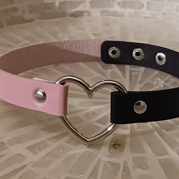 Pink & Black Heart Pendant Choker Necklace - Picture 3 of 6